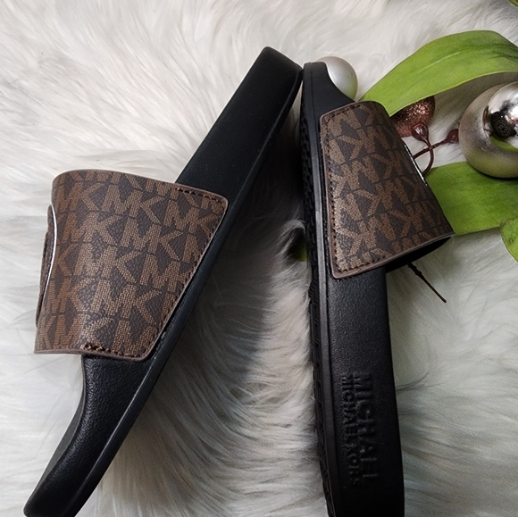 Michael Kors Women's Slides brand new - Picture 2 of 7